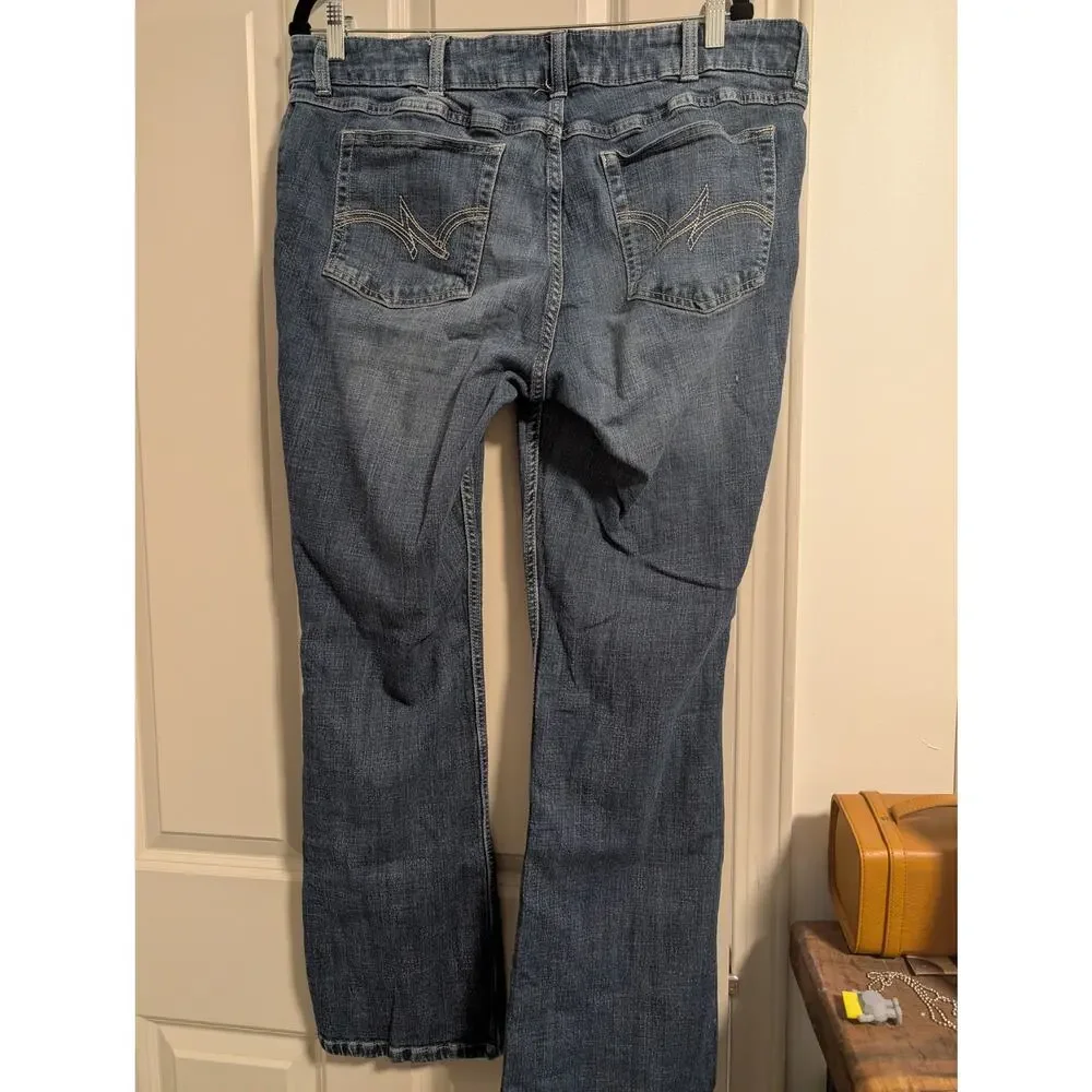 1518 - Wrangler Boot Cut Stretch Jeans - 18W x 32